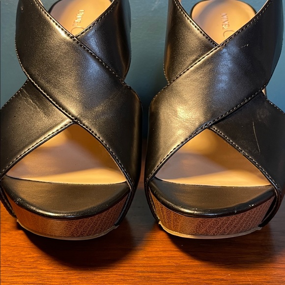 Elegant Black High Heel Sandals - Picture 5 of 10